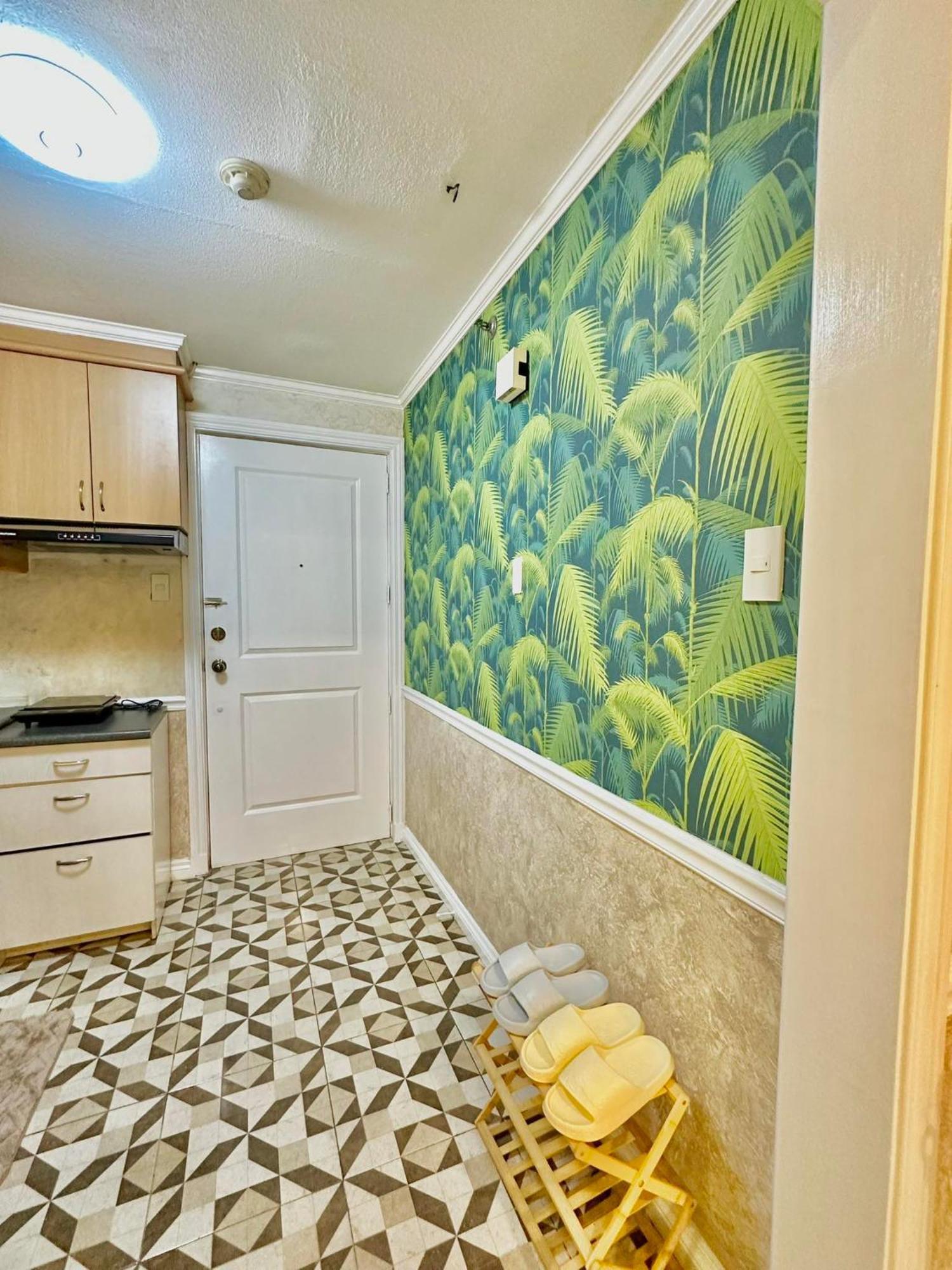 One Bedroom With Balcony By Christine Suites Ph In Greenbelt Radisson Makati City Dış mekan fotoğraf