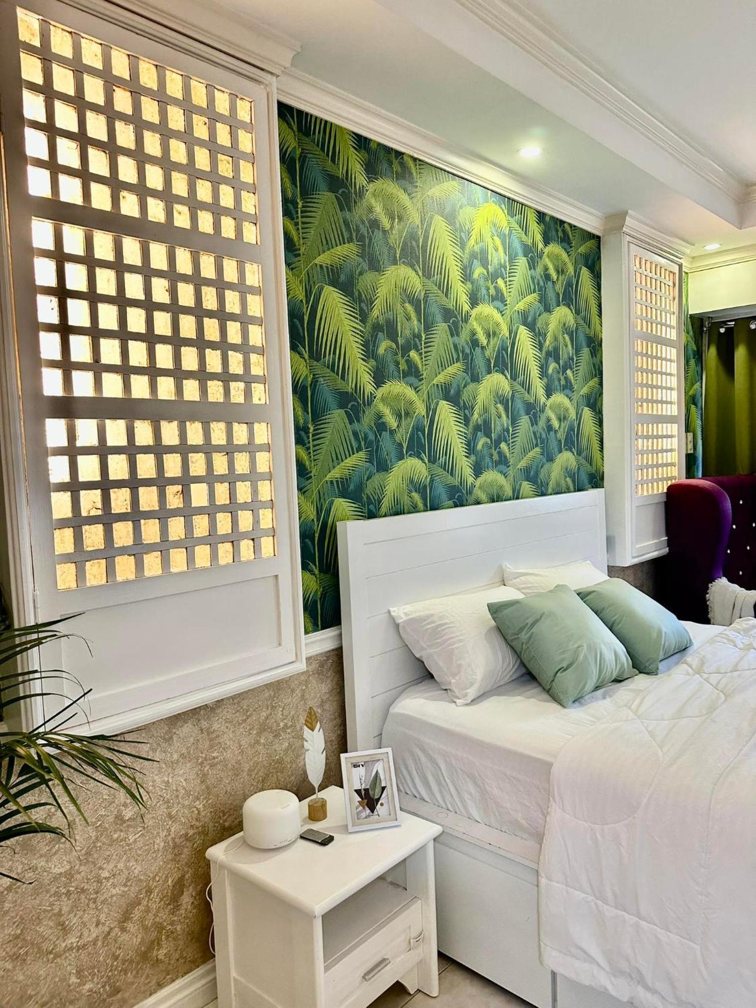 One Bedroom With Balcony By Christine Suites Ph In Greenbelt Radisson Makati City Dış mekan fotoğraf
