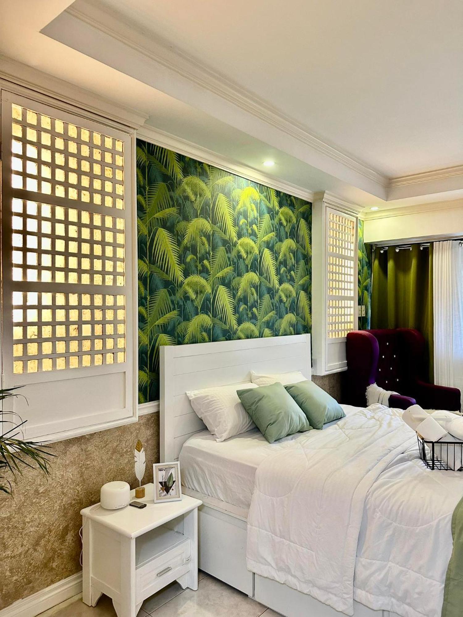 One Bedroom With Balcony By Christine Suites Ph In Greenbelt Radisson Makati City Dış mekan fotoğraf